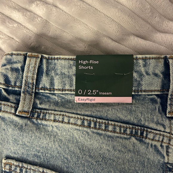 women’s distressed jean shorts size 0 light wash - Picture 3 of 5